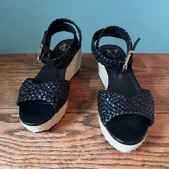 Vince Camuto VC Signature Platform Wedge Sandals Black, Gold Tone Buckles Size 7 - Picture 1 of 9